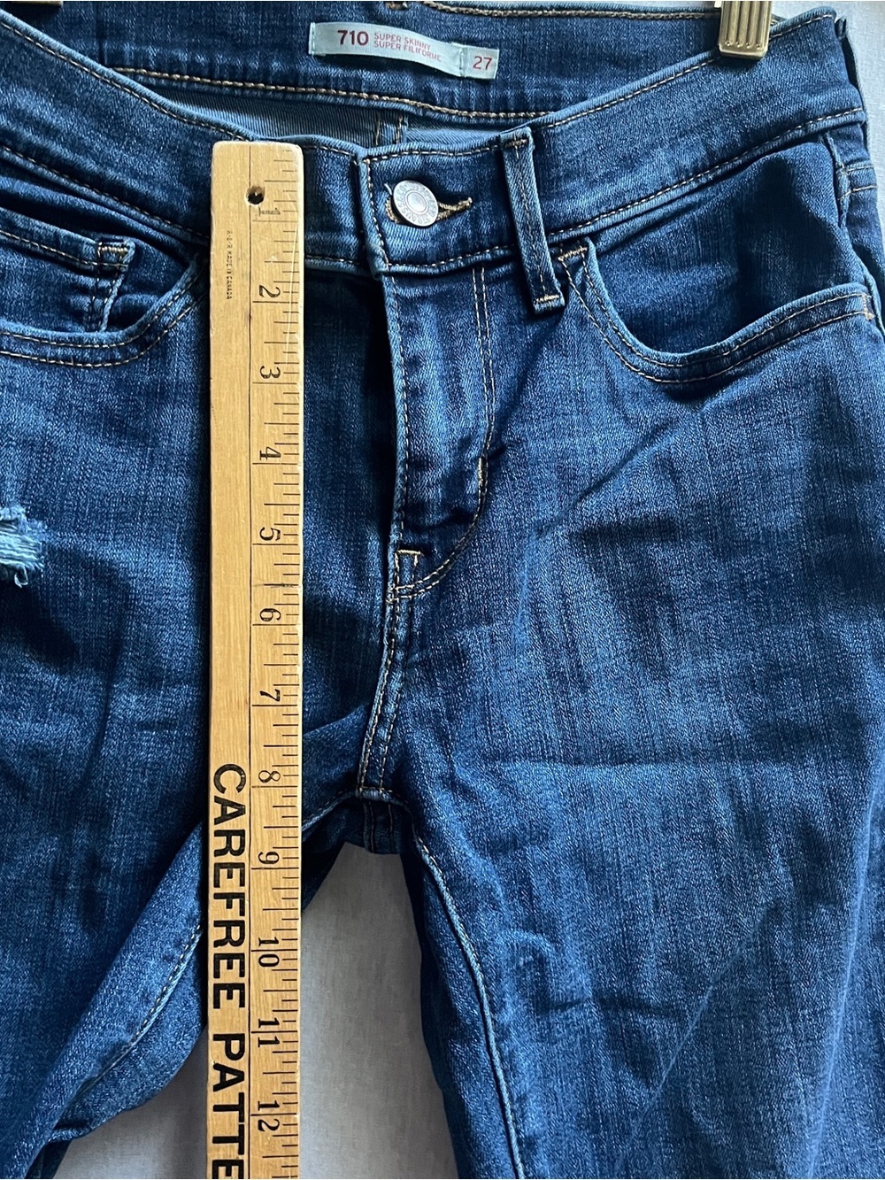 Levi's Women's Super Skinny Distressed Jeans Sz 27 - Picture 11 of 11